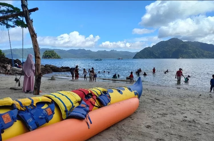 Keindahan Pantai Mutiara. Foto; Dok. https://tulungagung.jatimnetwork.com/