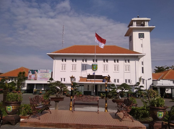 Gemeentehuis Madioen: Menyingkap Warisan Sejarah dan Transformasi Balai Kota Madiun