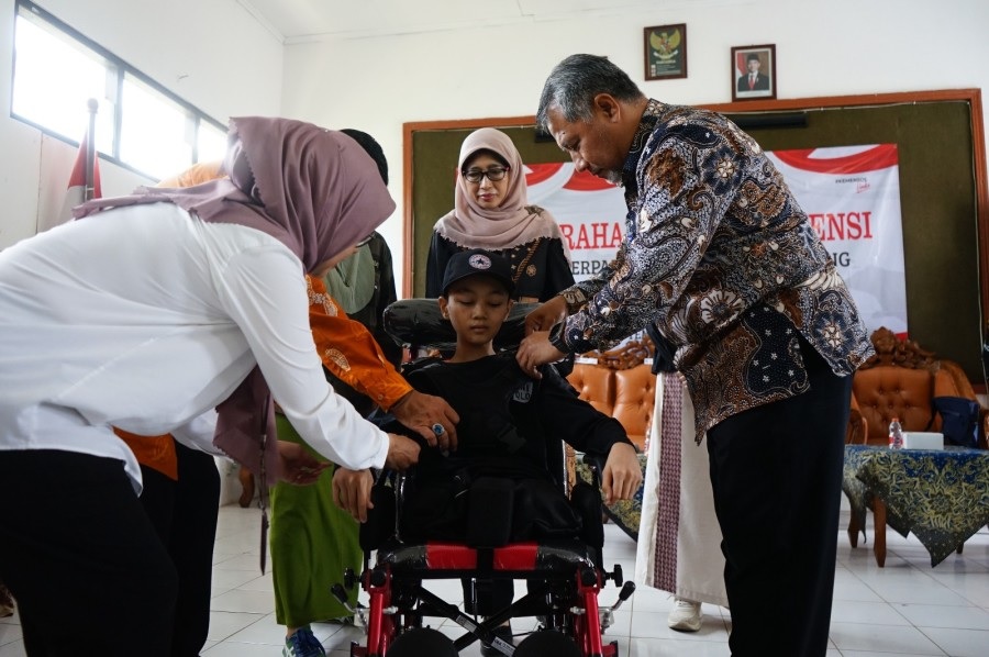 Kemensos Salurkan Bantuan ATENSI Bagi Disabilitas dan Kelompok Rentan